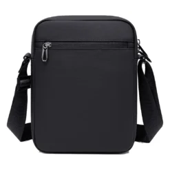Alternative view of Bolsa tiracolo Levelo Celle em poliéster com alça ajustável - Preta